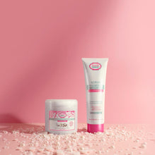 Load image into Gallery viewer, Scrub Shampoo Exfoliant and our Hyaluronic Acid Mask.Exfoliante para las hebras y cuero cabelludo de rapida accion. Realiza una limpieza profunda, retirando todas las celulas muertas del foliculo piloso, destapa los foliculos que estan obstruidos. Gracias a su ingrediente principal carbon activado, creando una desintoxicacion capilar, y a su vez estimulando el crecimiento del cabello.